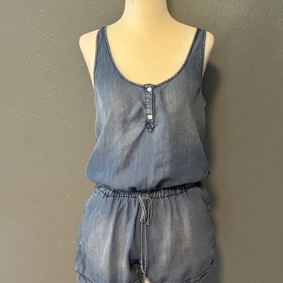 Sneak Peek Romper Women’s Size Small Light Blue Sleeveless Casual One Piece - Picture 2 of 7